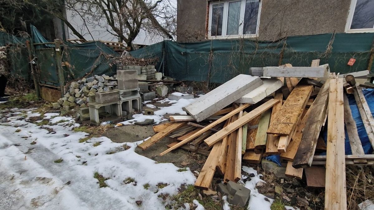 Lidé v šoku, u domků jim vzniká průmyslová zóna. Zkrachovalá ostravská huť prodává pozemky firmám